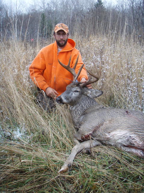 Jim&#039;s brother-in-law Craig with good MN buck 2008