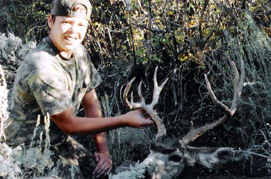 Lee Erickson with his 2003 smokepole Muley.