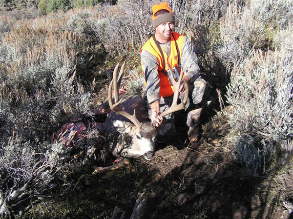 Jeff Theis - He is a typical 5 x 5 scoring 179 1/8.  (1st Mule Deer) Colorado