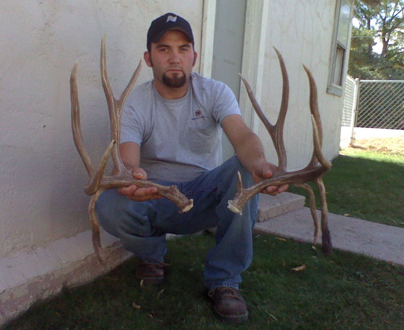 I found this buck while hunting this year. A lot of people were looking for him and here he is. He has a total of 24íí o